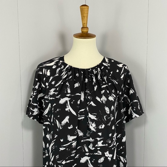 Lark & Ro Black & White Shortsleeved Shift Dress - Picture 4 of 14